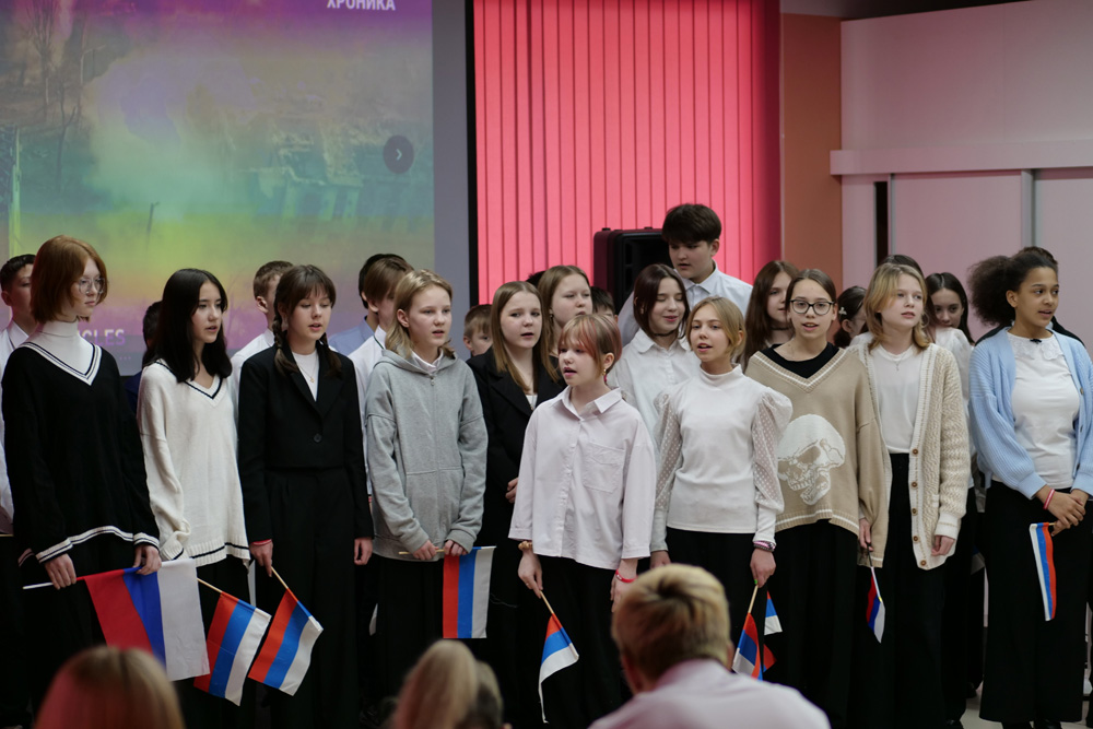 The hour of patriotism in the model library 11