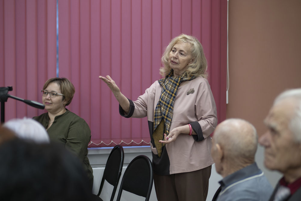 According to S N Klestov Angarsky an online meeting with poet Mikhail Ryabikov took place in the library 2026 2