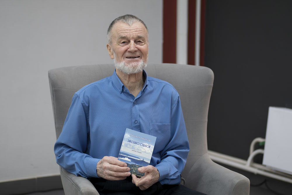 According to S N Klestov Angarsky an online meeting with poet Mikhail Ryabikov took place in the library 2026 6